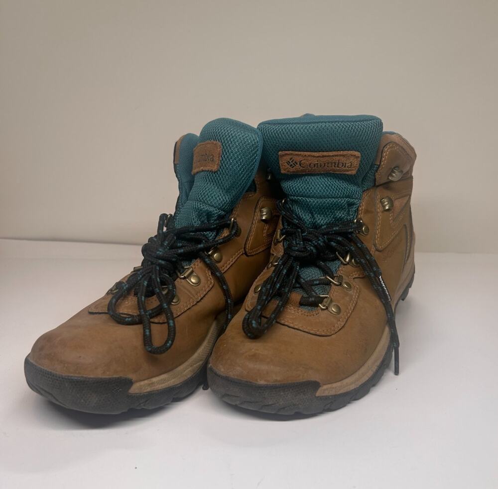 Columbia Newton Ridge Plus Women's Hiking Boots Sz 10.